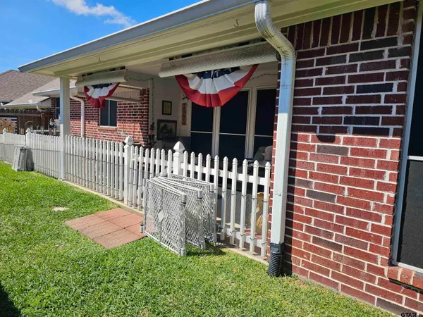 a view of a house with a small yard
