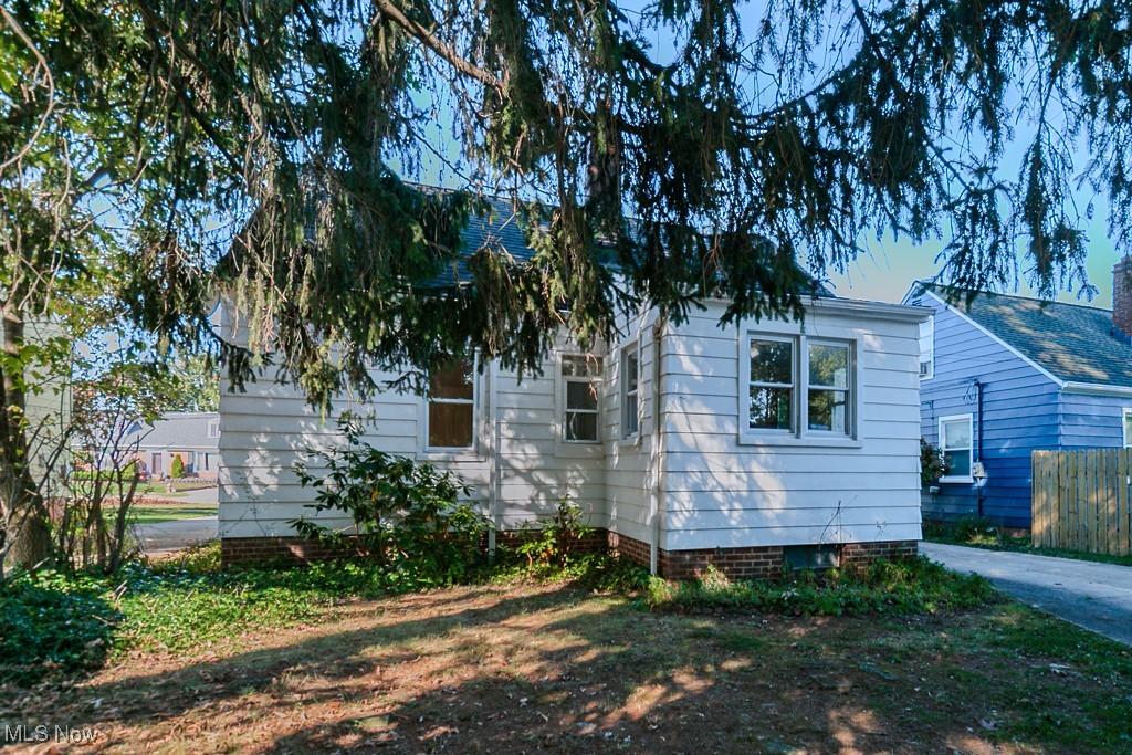 1379 Lander Road Cleveland, OH 44124 - Photo 32 of 40