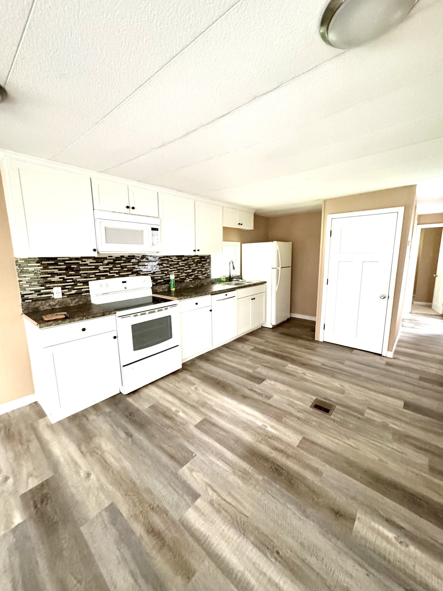 225 Kirks Trading Post Road Buchanan, TN 38222 - Photo 7 of 16