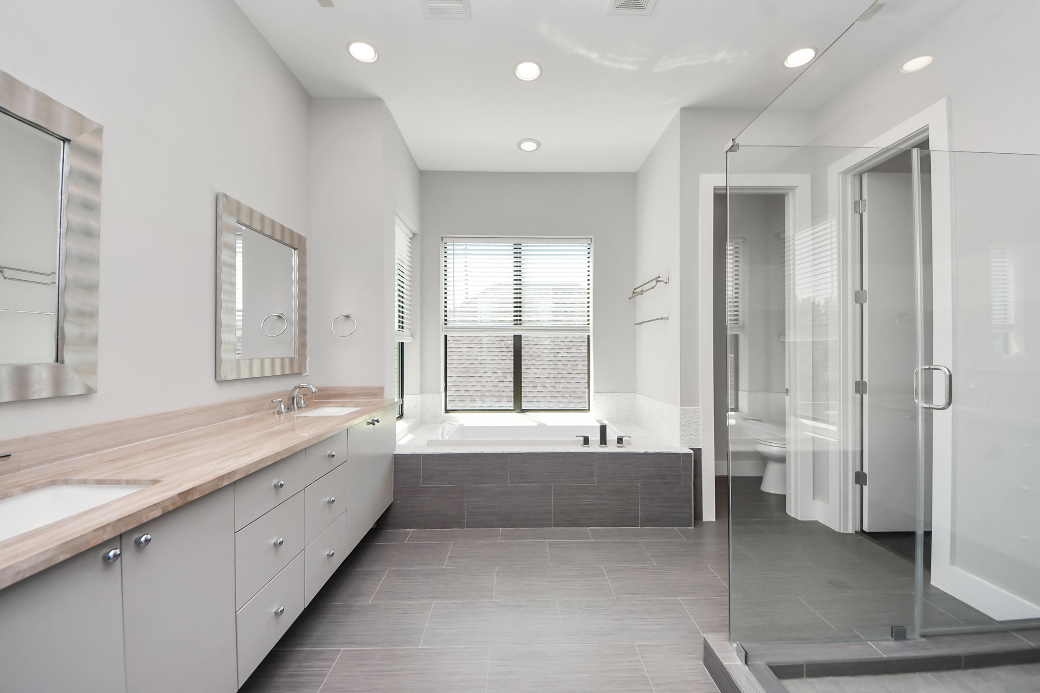 2310 Converse Street Houston, TX 77006 - Photo 22 of 42 The en suite is massive