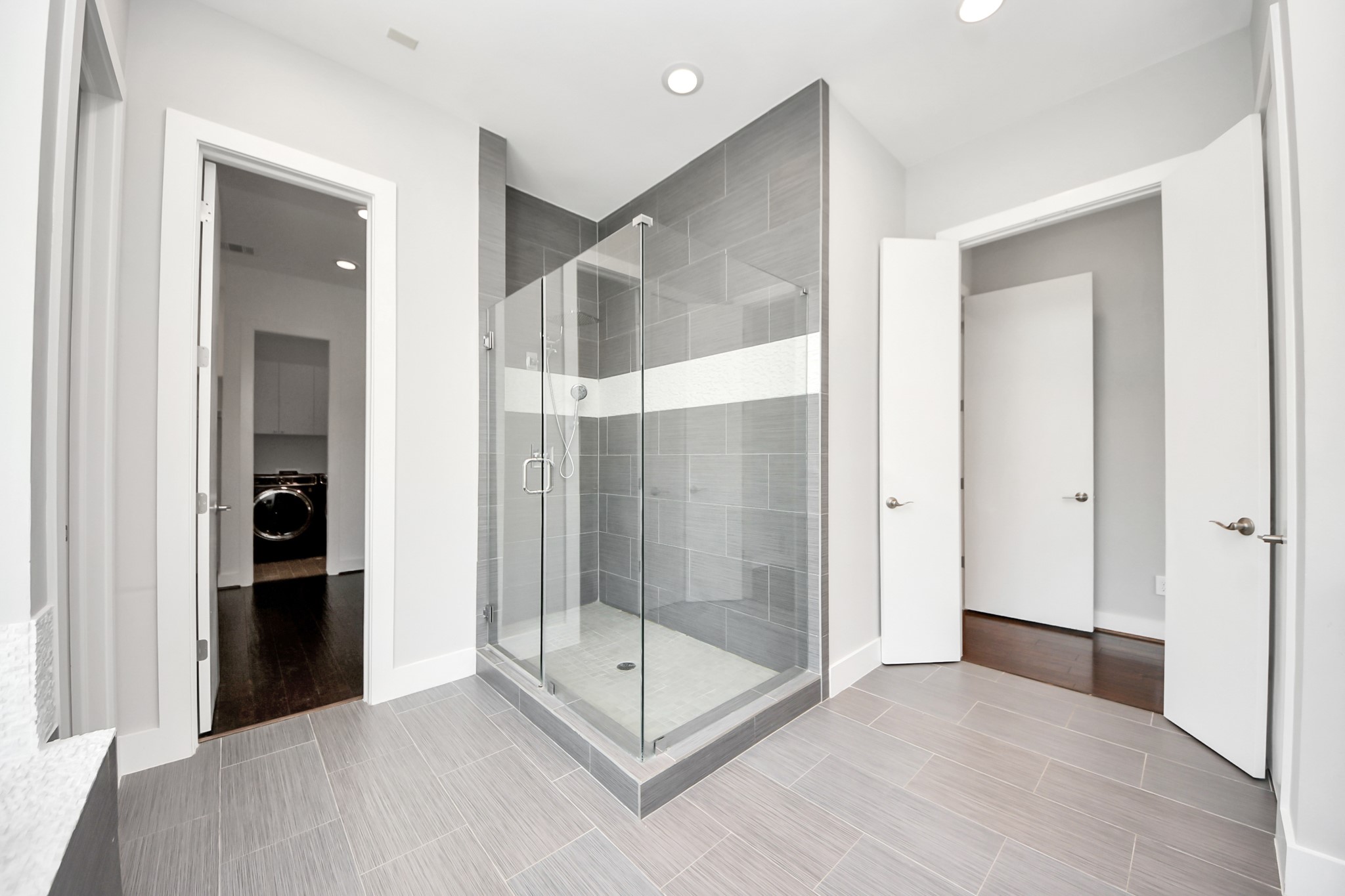 2310 Converse Street Houston, TX 77006 - Photo 26 of 42 The stand alone shower is also large.