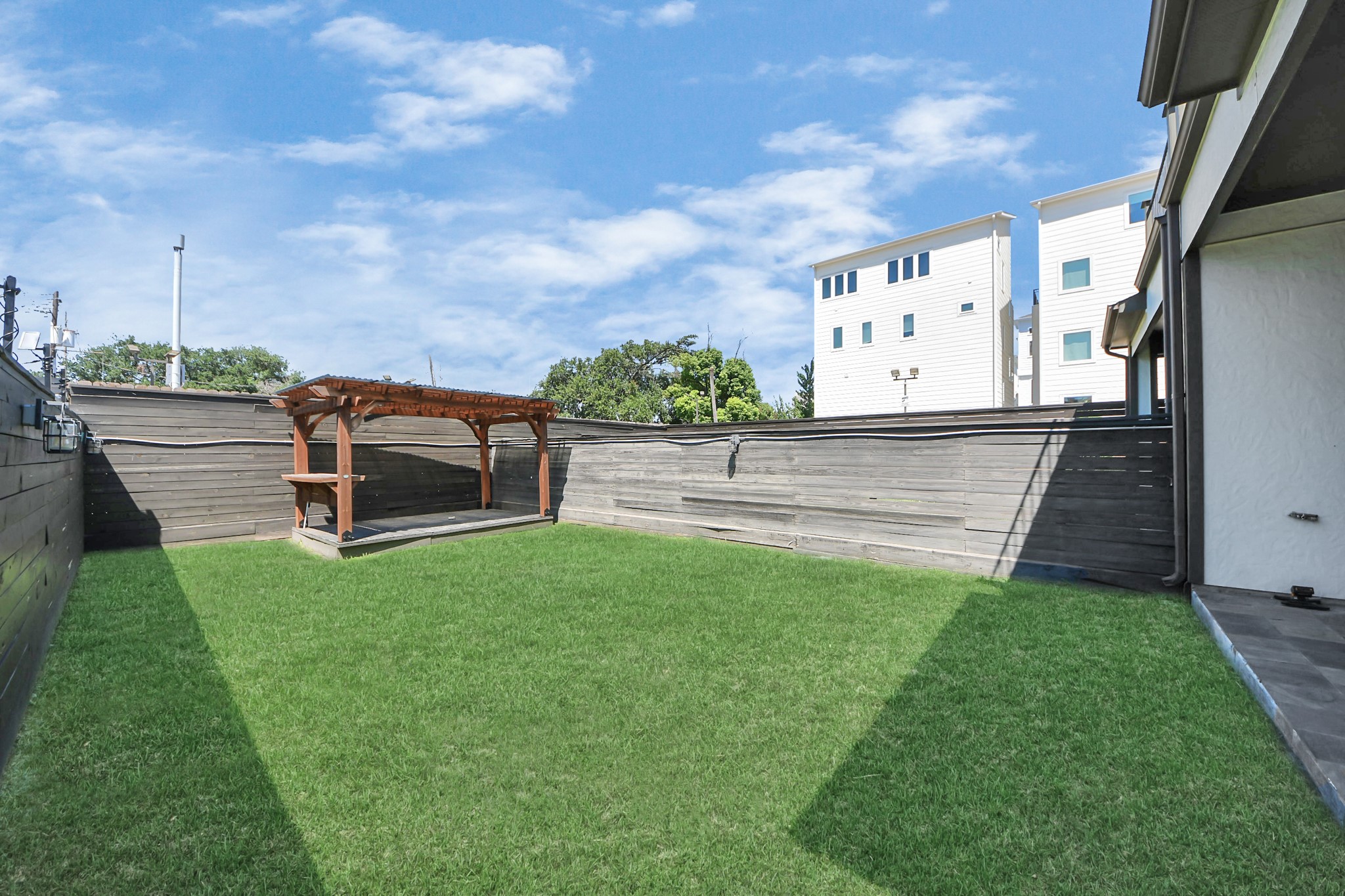 2310 Converse Street Houston, TX 77006 - Photo 4 of 42 Spacious backyard