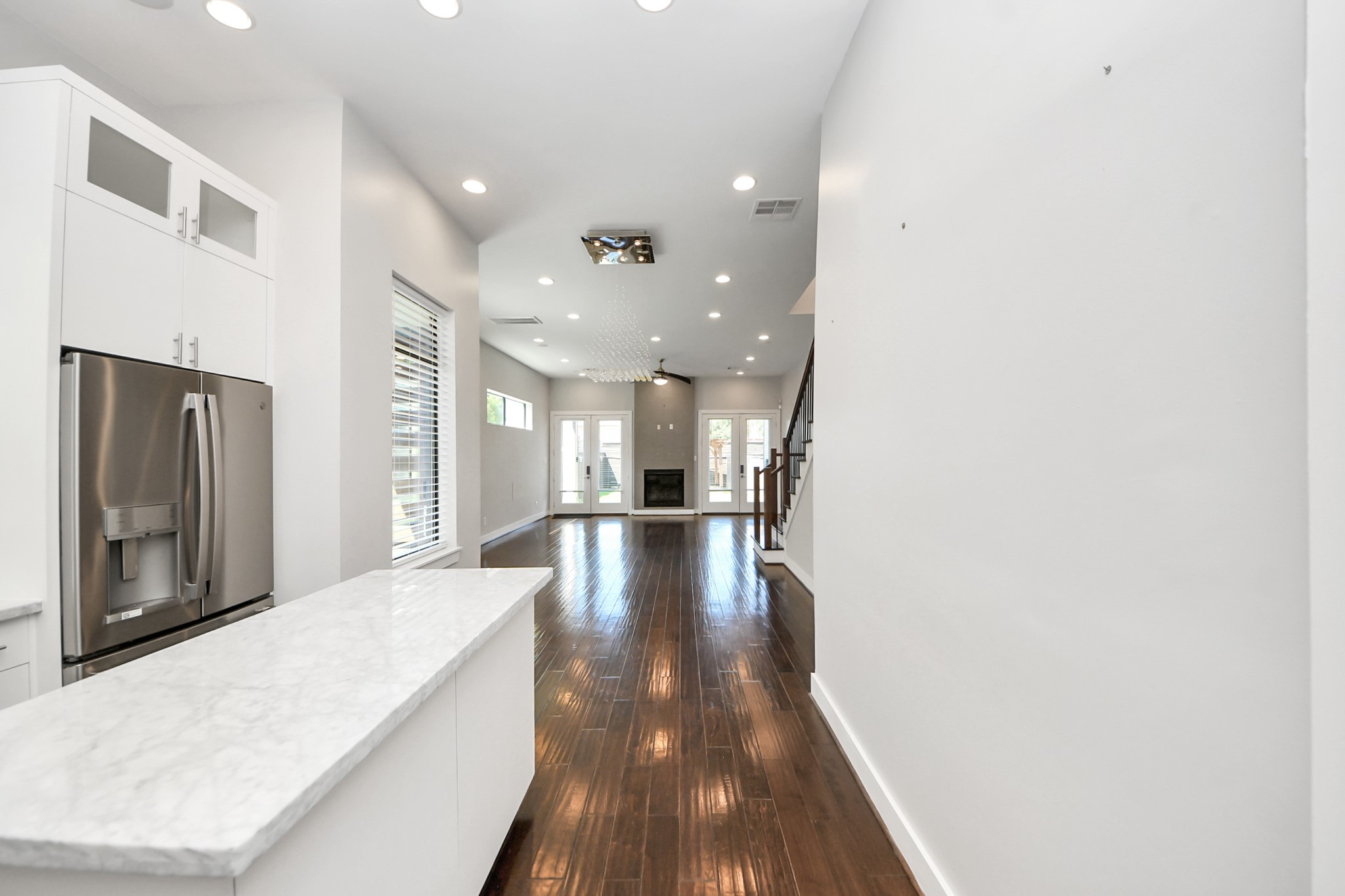 2310 Converse Street Houston, TX 77006 - Photo 9 of 42 Straight through sight lines.