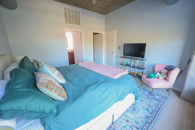 $395,000 | 1033 West 14th Place, Unit 241, Chicago, IL 60608