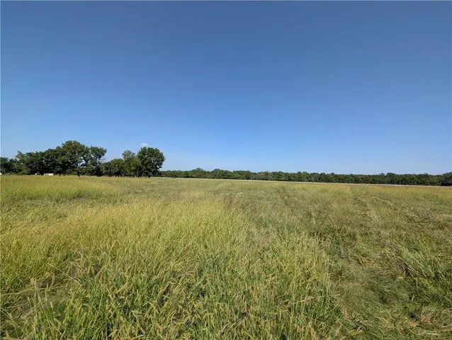 $550,000 | 1013 2400th Street, La Harpe, KS 66751