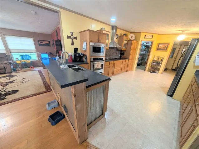 $550,000 | 1013 2400th Street, La Harpe, KS 66751