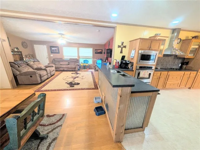 $550,000 | 1013 2400th Street, La Harpe, KS 66751