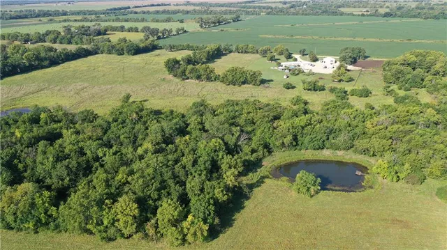 $550,000 | 1013 2400th Street, La Harpe, KS 66751