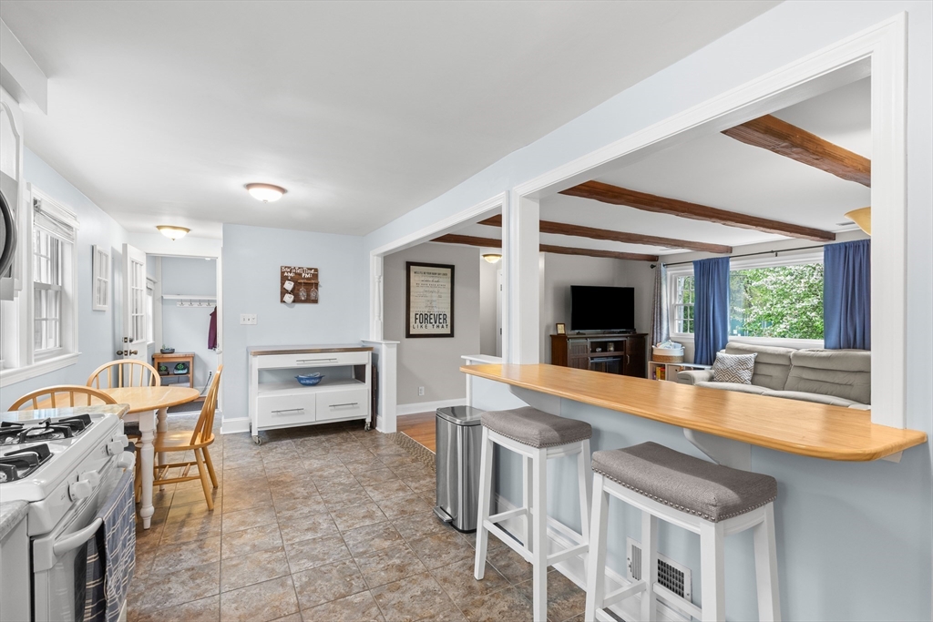 111 Locke Road Chelmsford, MA 01824 - Photo 7 of 28