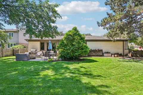 $645,000 | 815 South Salem Avenue, Arlington Heights, IL 60005