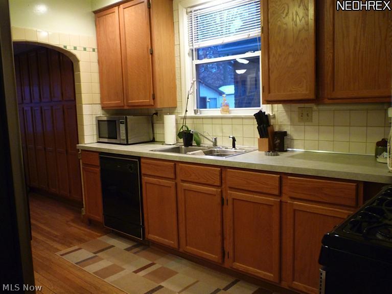 1953 Staunton Road Cleveland, OH 44118 - Photo 5 of 12 Another view of Kitchen w/Wood Cabinets & Newer Windows