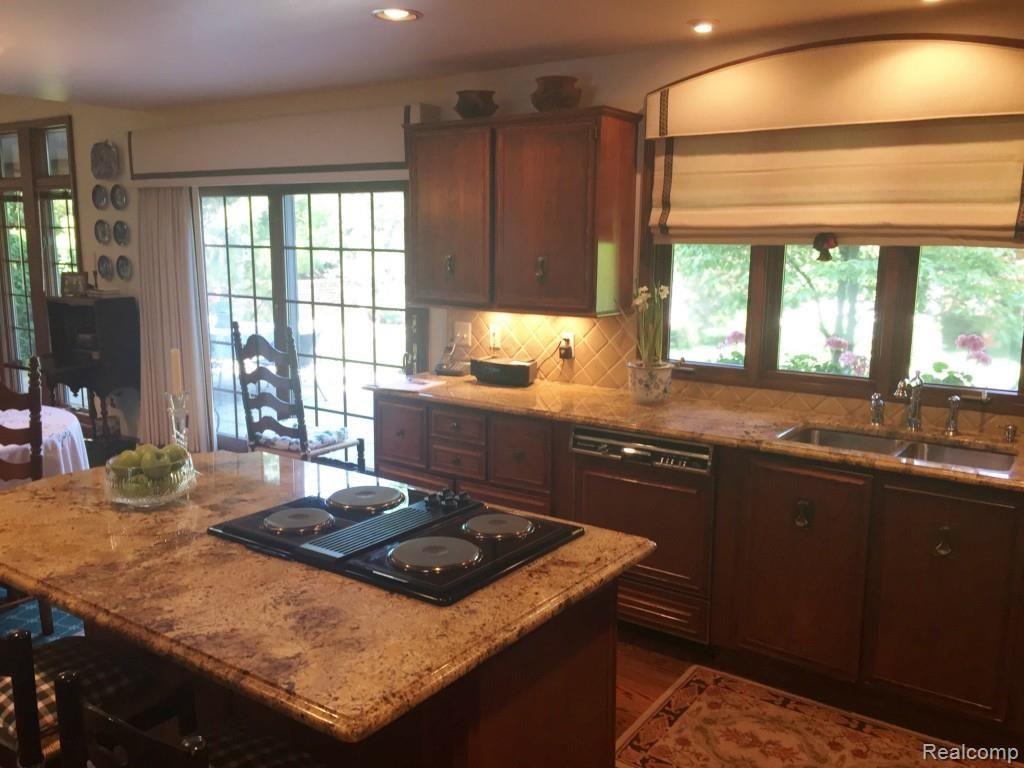 937 Lake Shore Road Grosse Pointe, MI 48236 - Photo 4 of 38 Kitchen .jpg