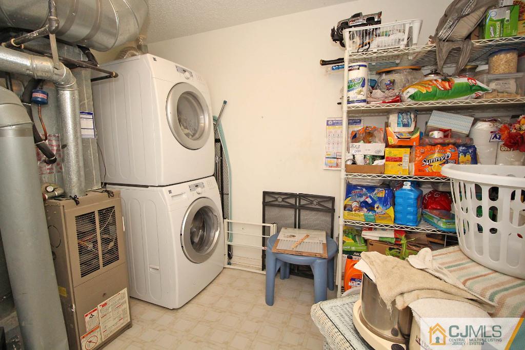 37 Inverness Drive Edison, NJ 08820 - Photo 16 of 25 a utility room with dryer and washer