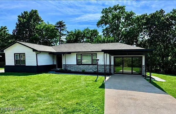 $445,000 | 2329 Skyview Drive, Maryville, TN 37803