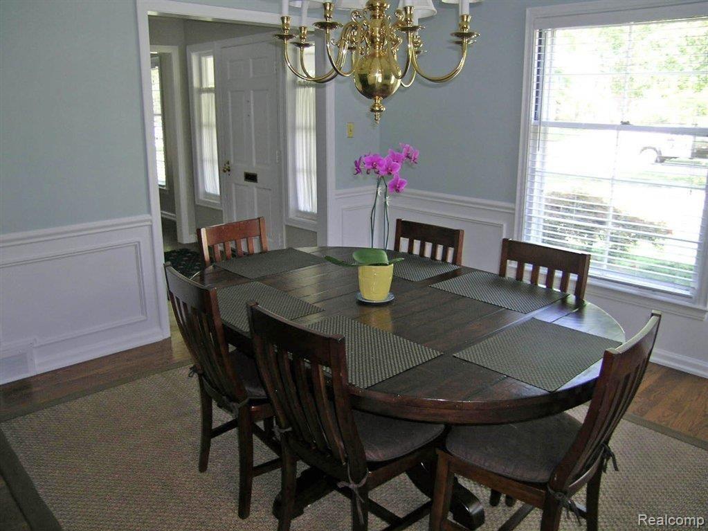 1033 Whittier Road Grosse Pointe, MI 48230 - Photo 9 of 20 dining1011A.JPG