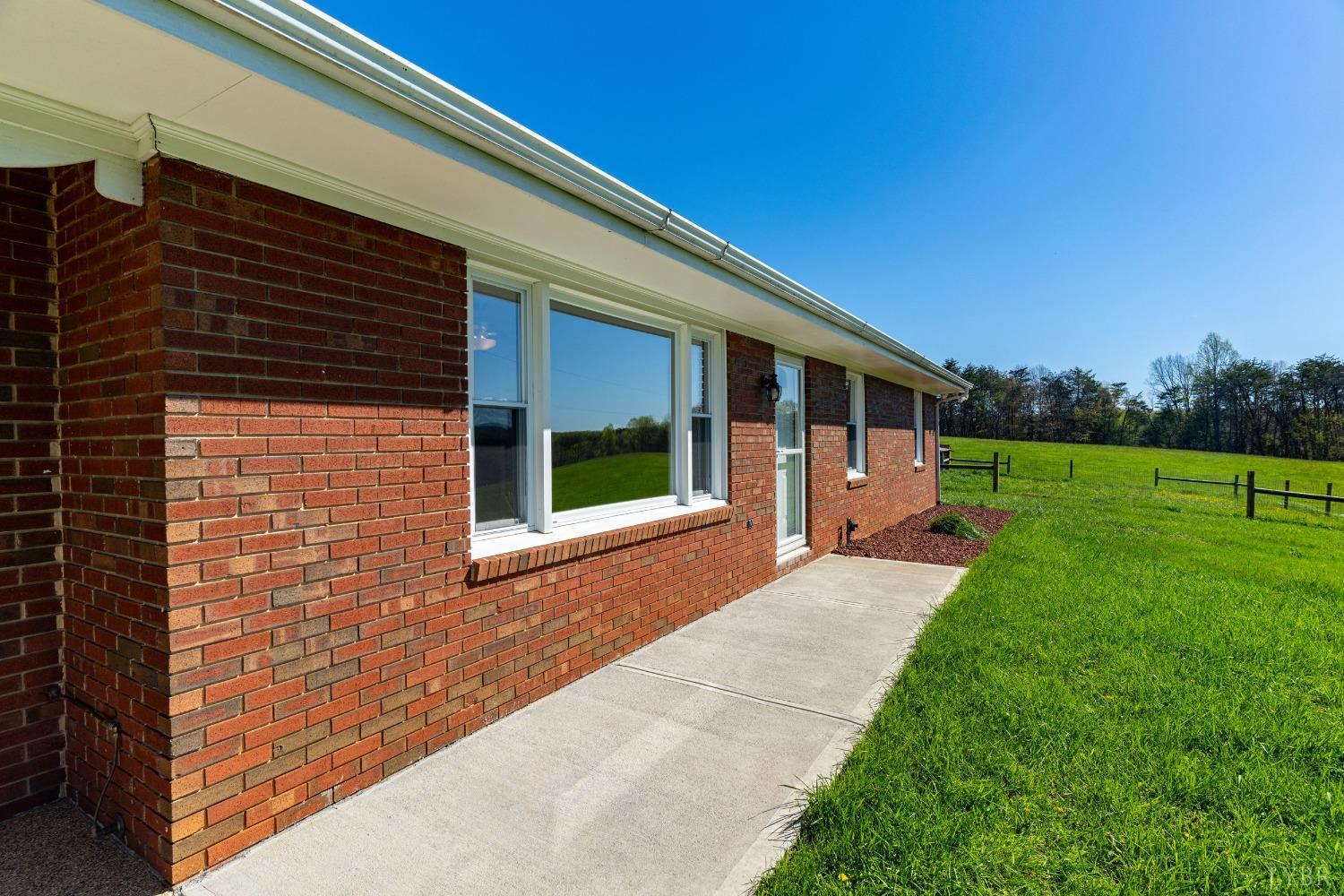 1088 Foster Road Thaxton, VA 24174 - Photo 4 of 92