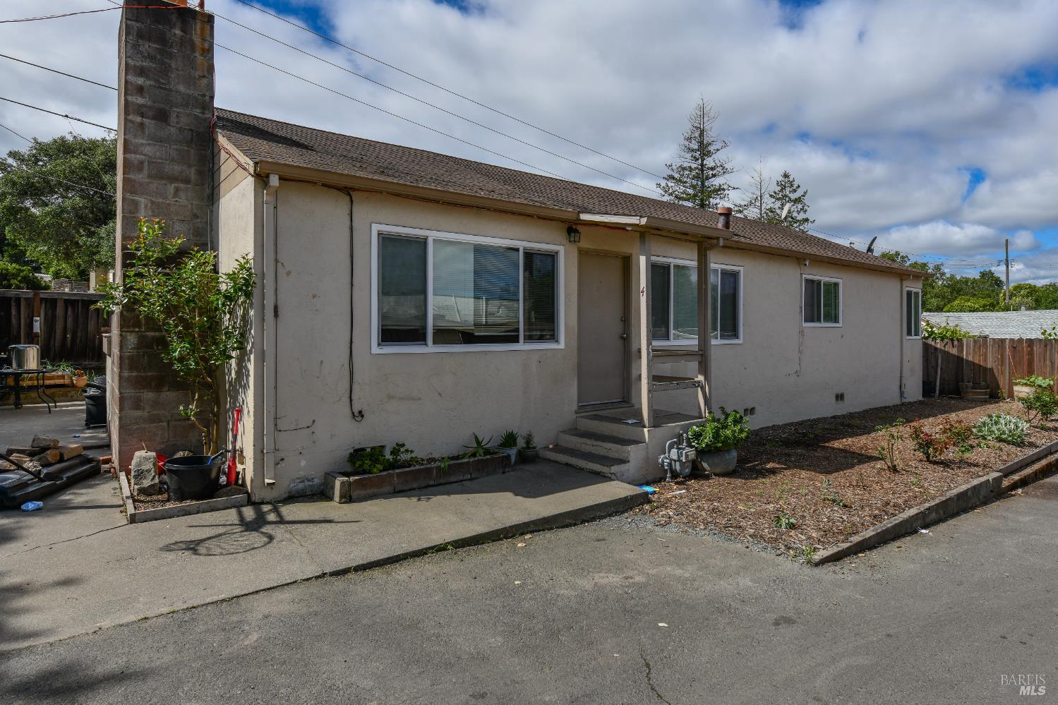 1577 Silverado Trail Napa, CA 94559 - Photo 24 of 30 a front view of a house