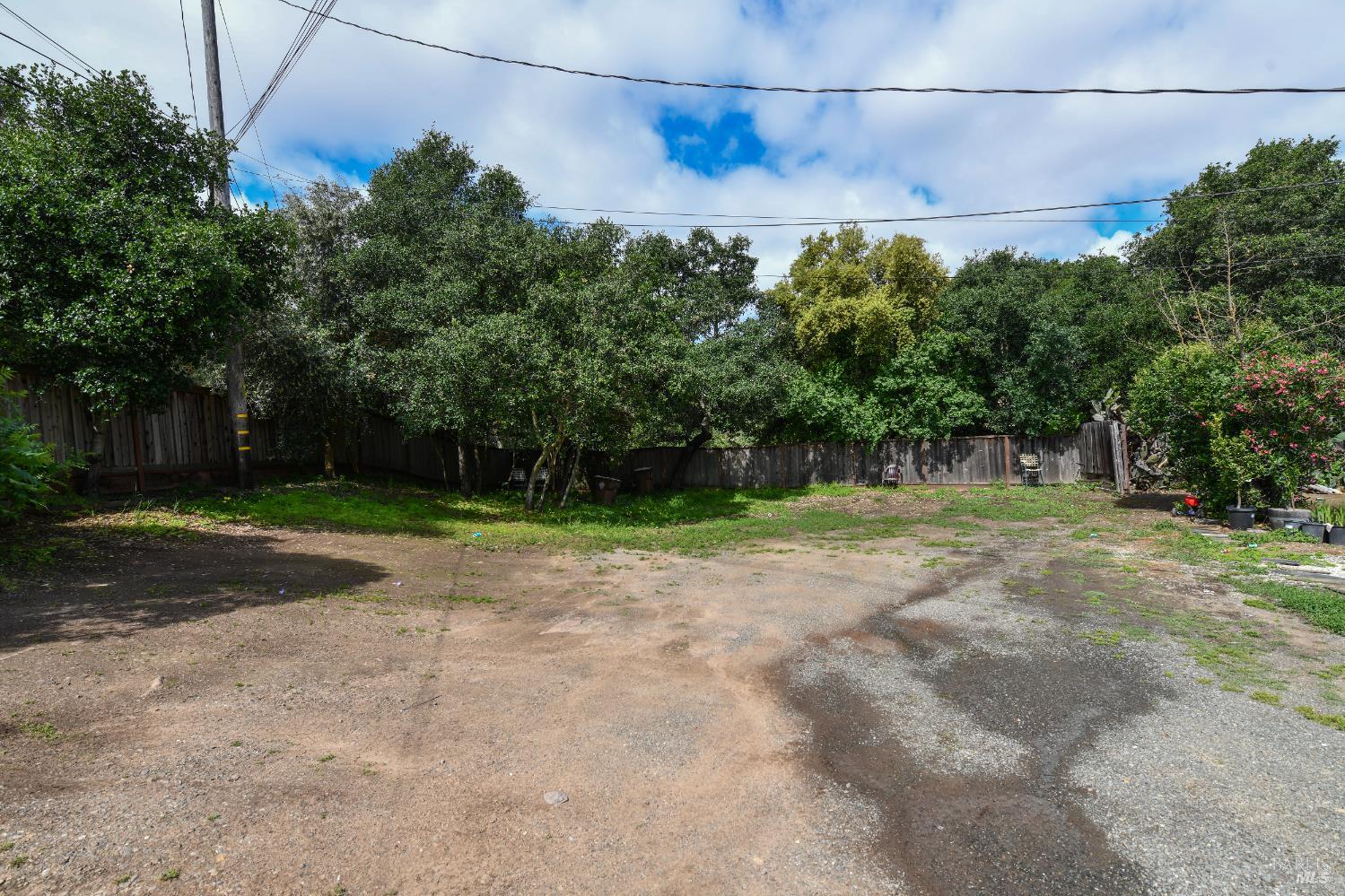1577 Silverado Trail Napa, CA 94559 - Photo 29 of 30 a backyard of a house with lots of green space