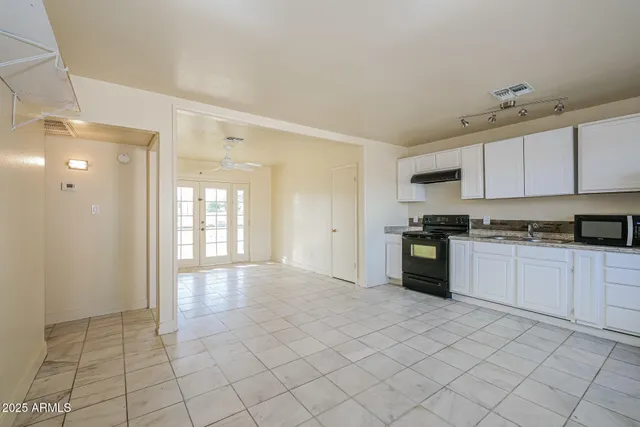 $1,349 | 2609 West McLellan Boulevard, Unit 2, Phoenix, AZ 85017