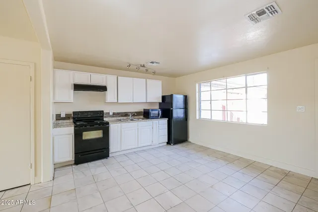 $1,349 | 2609 West McLellan Boulevard, Unit 2, Phoenix, AZ 85017