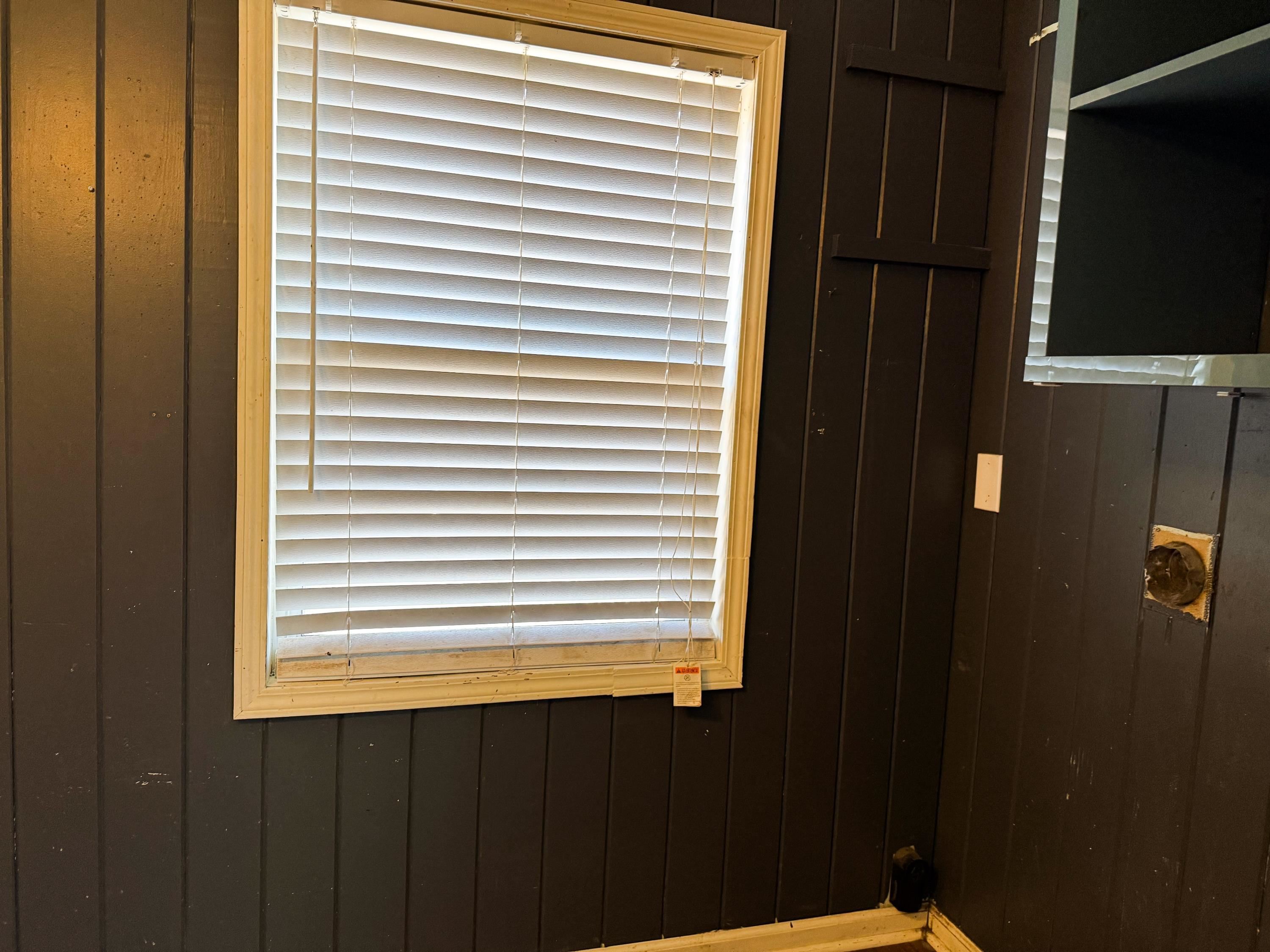 1027 Waring Road Memphis, TN 38122 - Photo 9 of 14 Detailed view of wooden walls