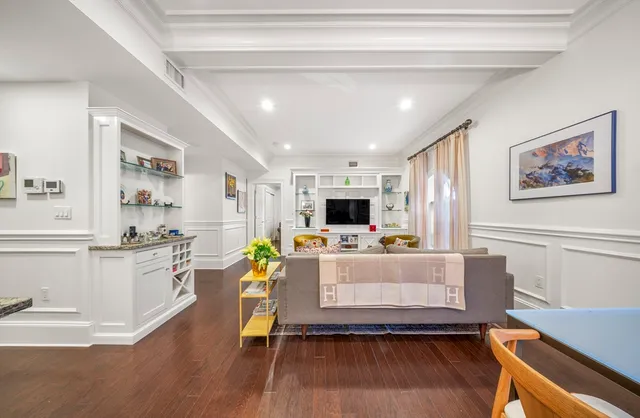 $4,850 | 616 East 4th Street, Unit 301, Boston, MA 02127