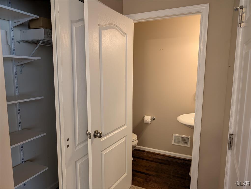 351 Pennycress Road Allentown, PA 18104 - Photo 15 of 35 Half bathroom first floor