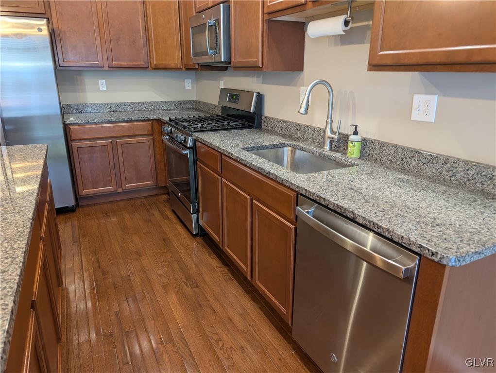 351 Pennycress Road Allentown, PA 18104 - Photo 8 of 35 Hardwood flooring and granite countertops and isla