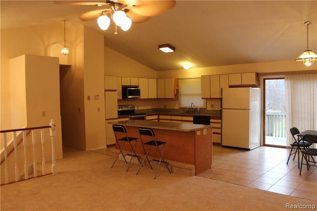 2447 Rochester Court Troy, MI 48083 - Photo 2 of 18