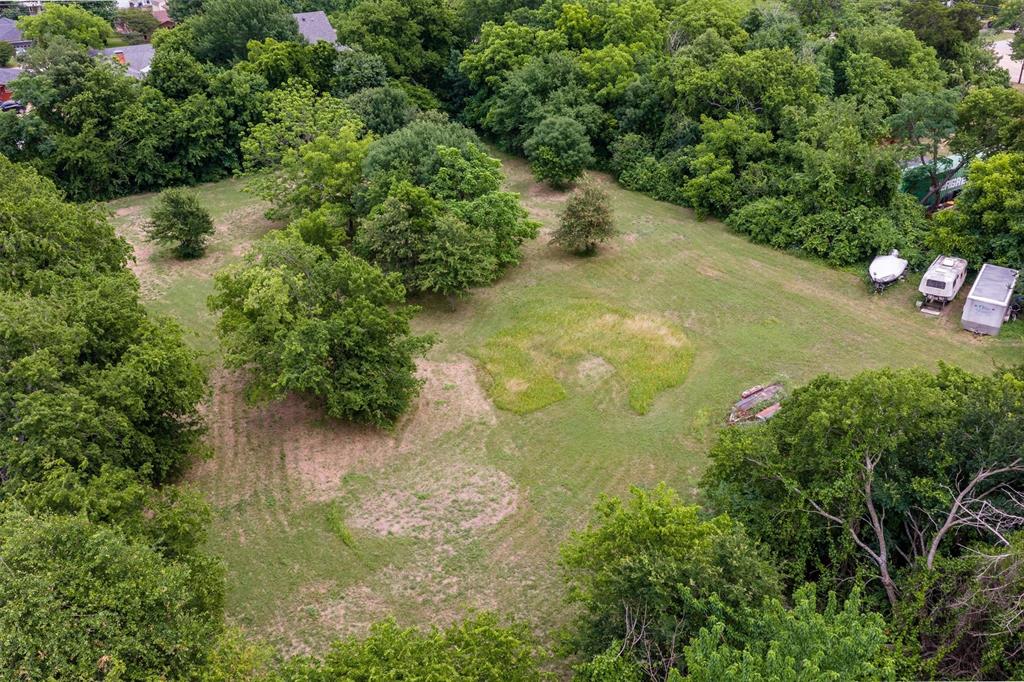 1007 West Belt Line Road Cedar Hill, TX 75104 - Photo 13 of 30 Expansive lot featuring a large grassy area surrounded by numerous mature trees and dense perimeter foliage