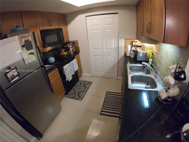 $2,900 | 2000 North Bayshore Drive, Unit 223, Miami, FL 33137