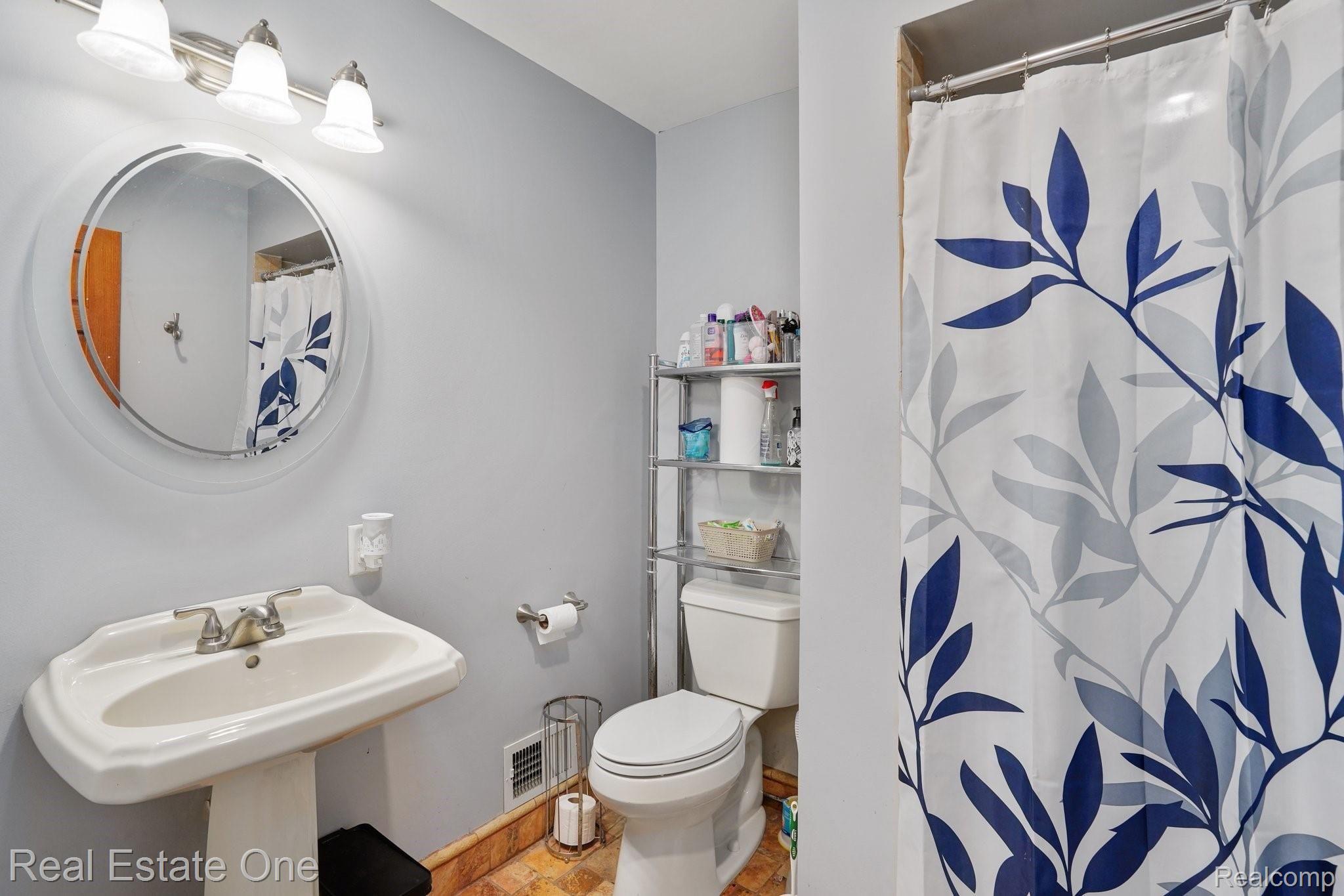 27901 King Road Romulus, MI 48174 - Photo 43 of 52 web_27910 King Rd Romulus - 23.jpg