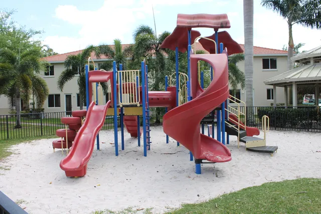 $2,600 | 21211 Northwest 14th Place, Unit 327, Miami Gardens, FL 33169