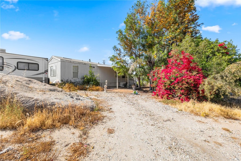 18420 Decker Road Perris, CA 92570 - Photo 11 of 15 a backyard of a house with flower plants