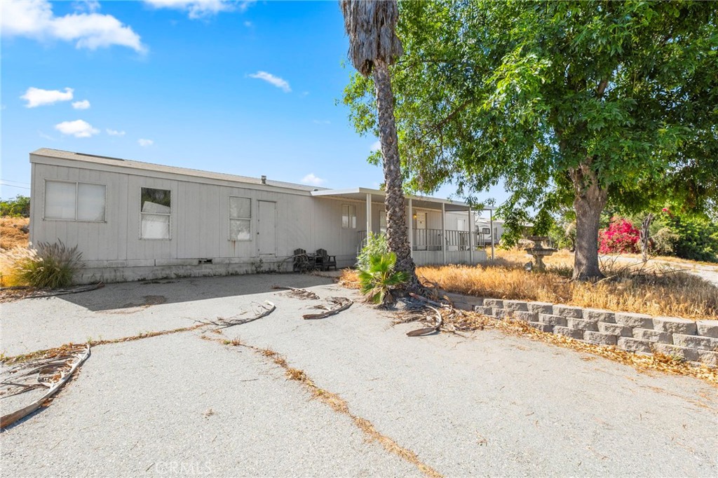 18420 Decker Road Perris, CA 92570 - Photo 6 of 15 a view of a house with snow on the road