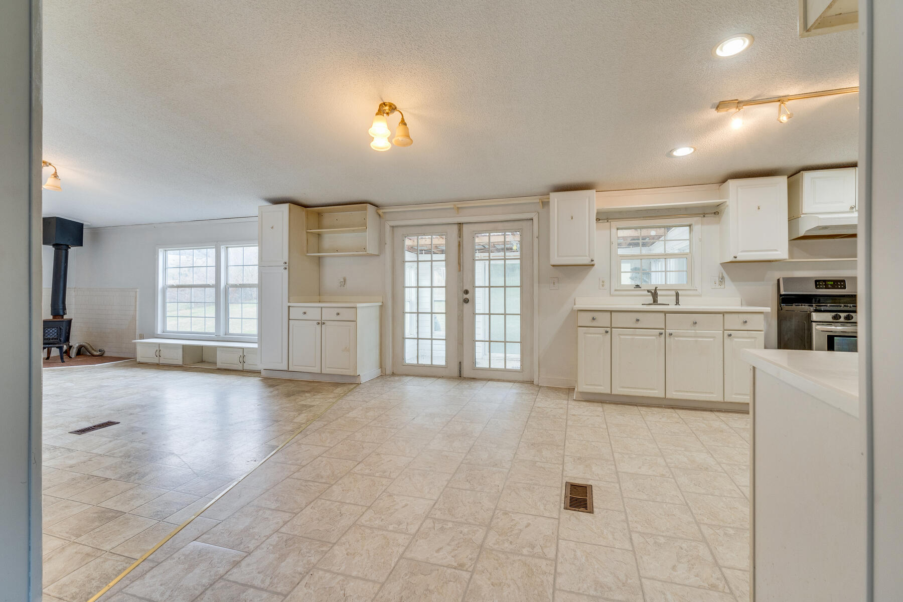 114 Hicks Road Jonesborough, TN 37659 - Photo 8 of 37 005