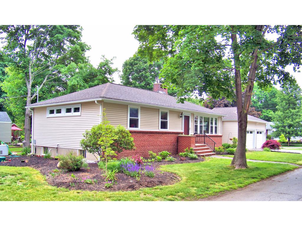 4 Smith Avenue Exeter, NH 03833 - Photo 2 of 22