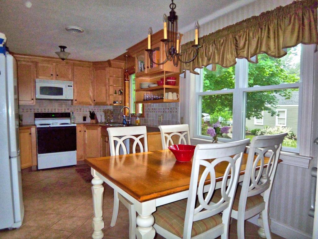 4 Smith Avenue Exeter, NH 03833 - Photo 4 of 22