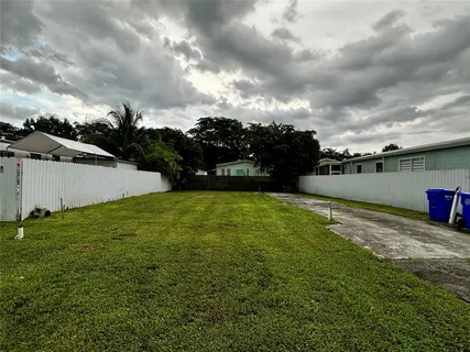 a view of an outdoor space and hall