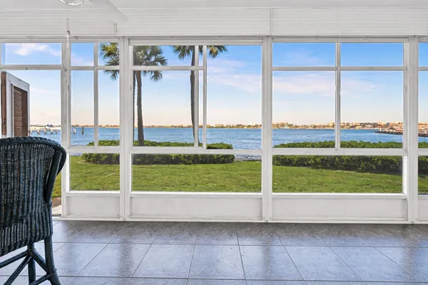 $265,000 | 100 Waterway Drive South, Unit 109, Lantana, FL 33462