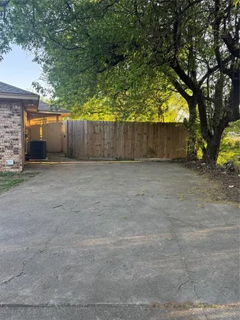 $1,500 | 500 Renee Drive, Irving, TX 75061