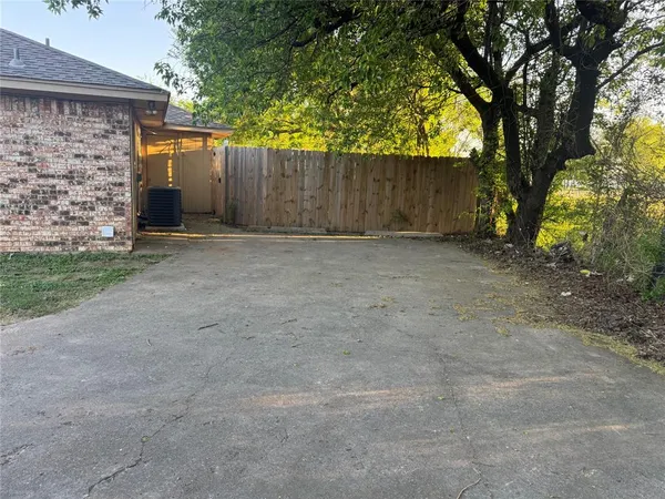 $1,500 | 500 Renee Drive, Irving, TX 75061
