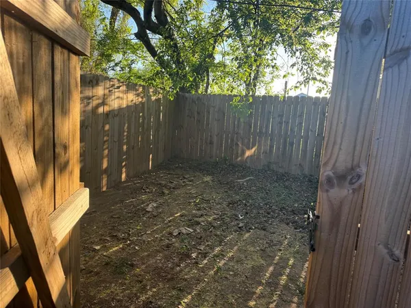 $1,500 | 500 Renee Drive, Irving, TX 75061