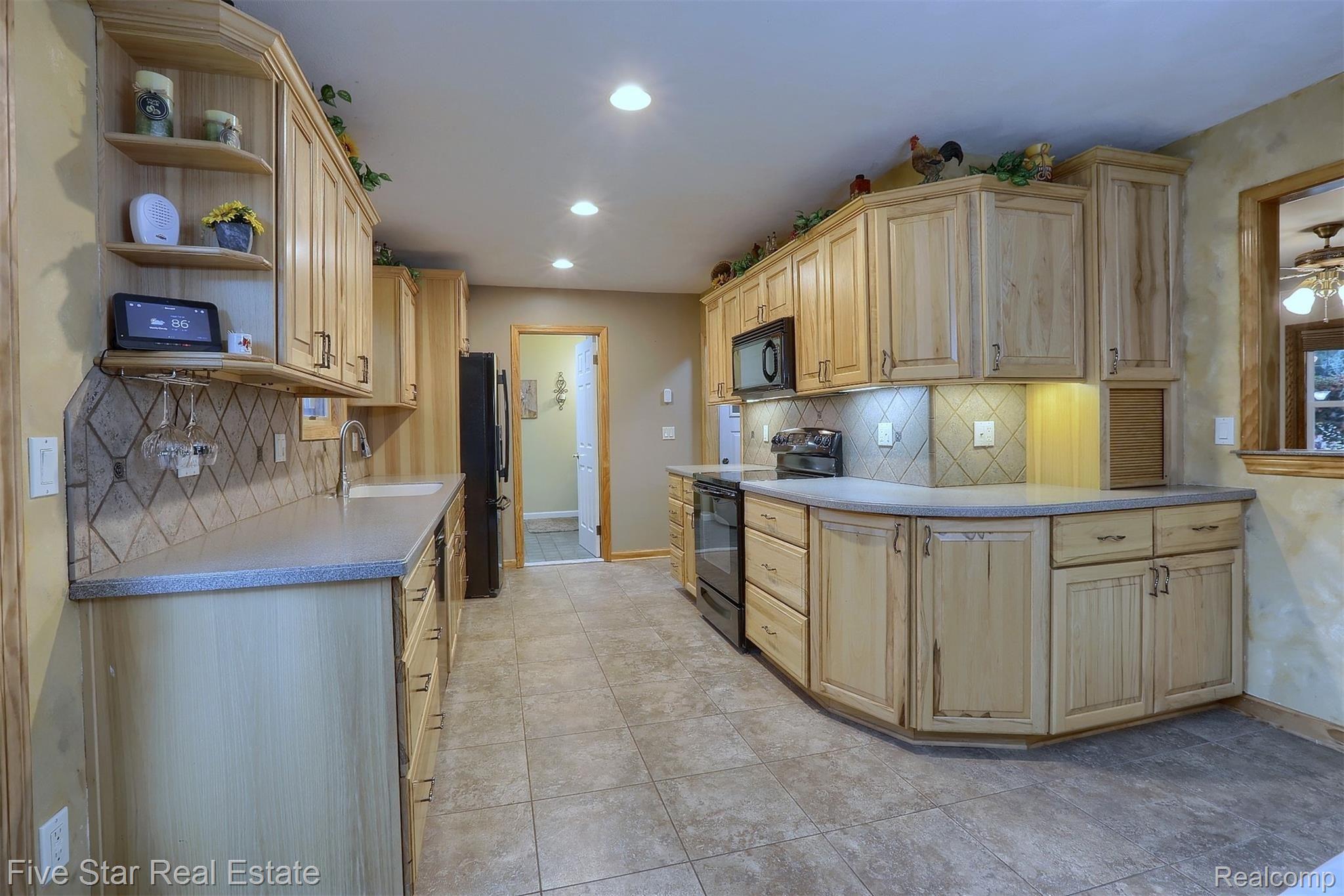 8549 Messmore Road Utica, MI 48317 - Photo 8 of 34 Kitchen (18).jpg