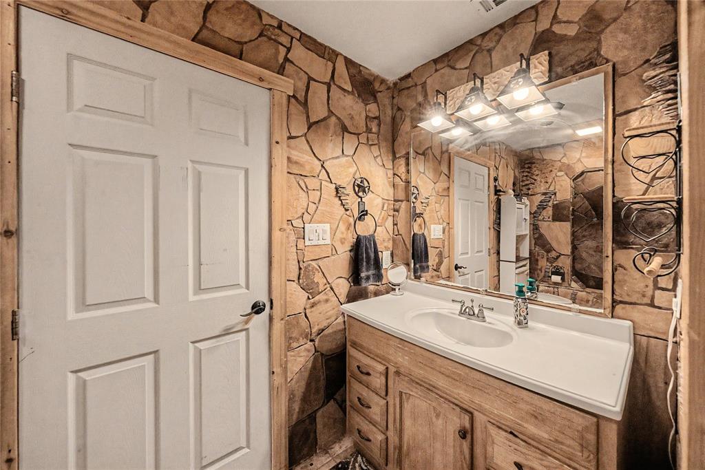 2313 Hickory Creek Road Denton, TX 76210 - Photo 17 of 39