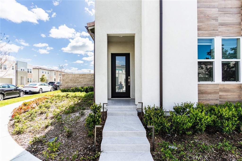 260 Holliston Lake Forest, CA 92630 - Photo 7 of 63 a view of a backyard with pathway