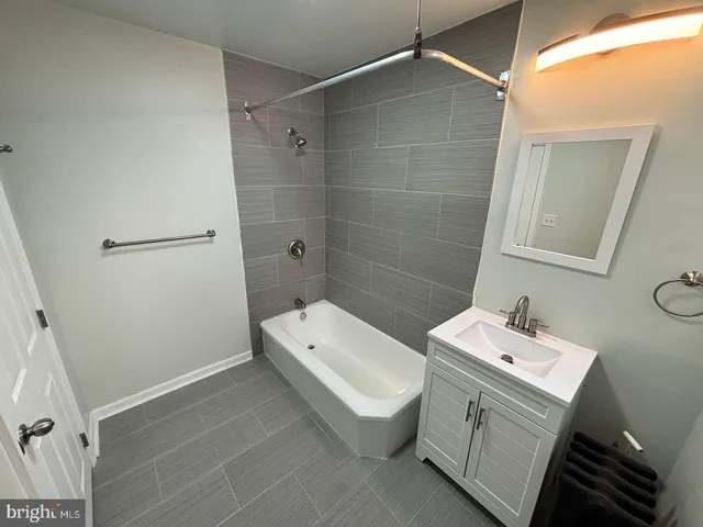 $900 | 223 South 49th Street, Unit 3F, Philadelphia, PA 19139