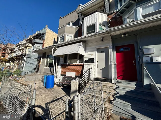 $900 | 223 South 49th Street, Unit 3F, Philadelphia, PA 19139