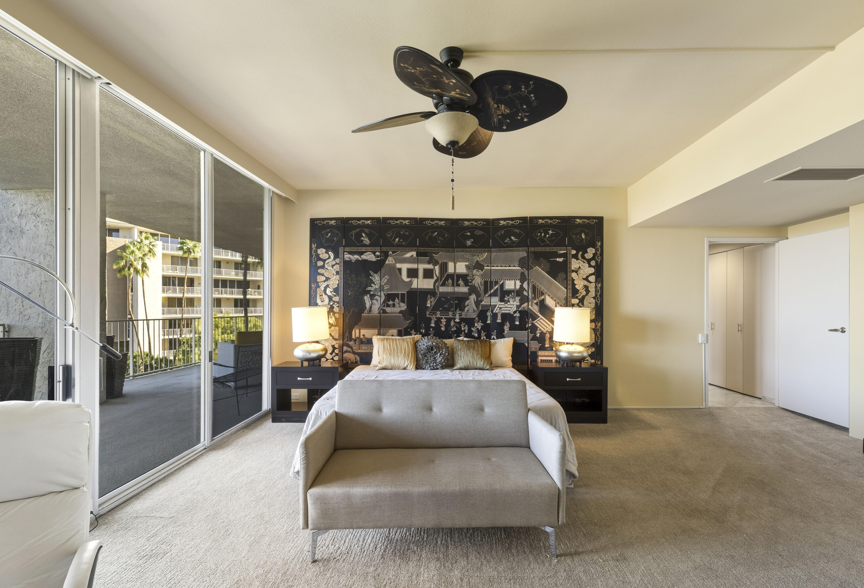 899 Island Drive, Unit 402 Rancho Mirage, CA 92270 - Photo 12 of 40 a living room with furniture