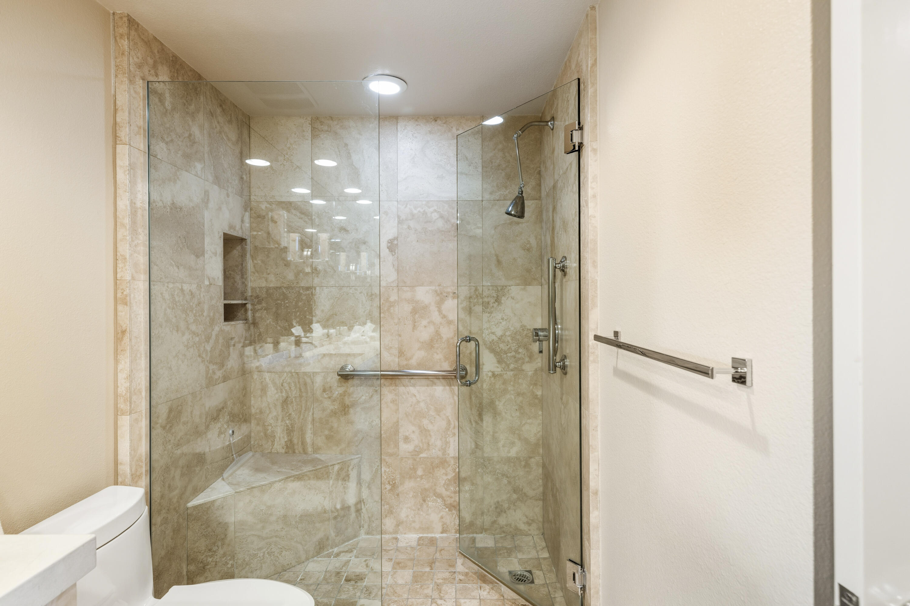899 Island Drive, Unit 402 Rancho Mirage, CA 92270 - Photo 21 of 40 a bathroom with a glass shower door